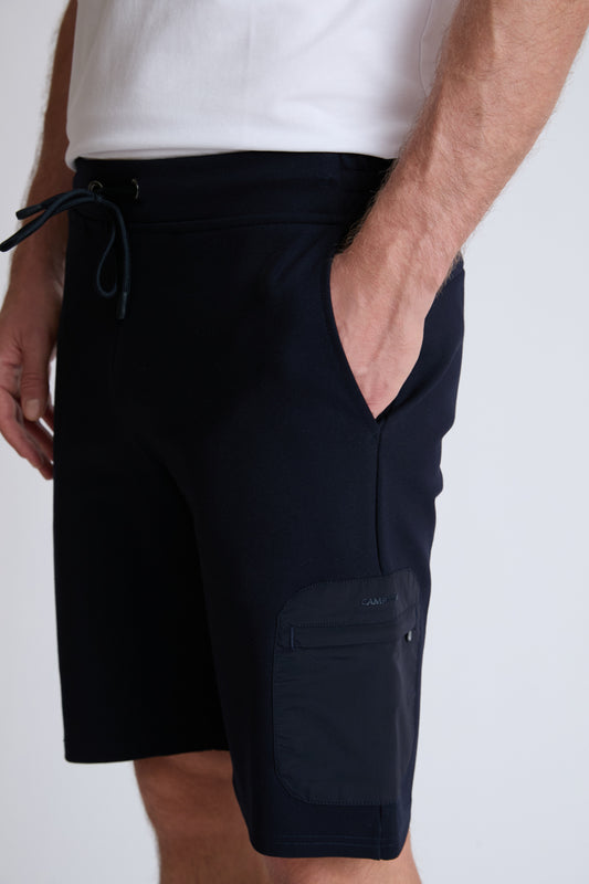 Bermuda‑Shorts aus Rayon‑Polyamid‑Lycra‑Mix mit Utility‑Tasche