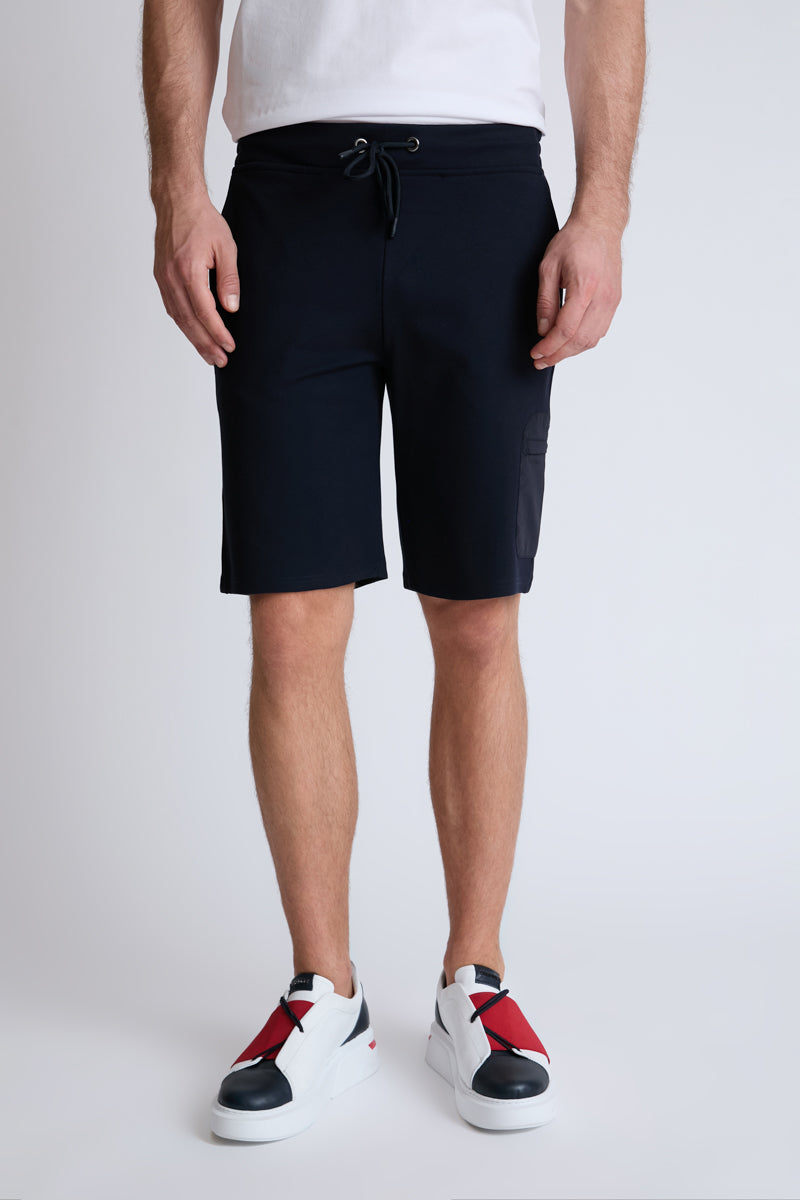 Bermuda‑Shorts aus Rayon‑Polyamid‑Lycra‑Mix mit Utility‑Tasche – navy #Farbe_85400 navy