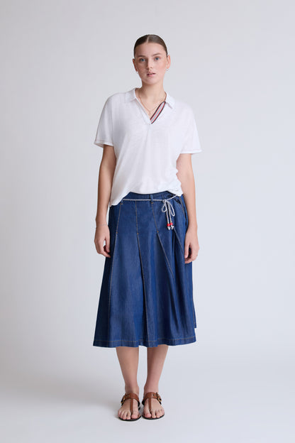 Polo-Shirt aus Viskose-Leinen mit kontrastiertem V-Ausschnitt