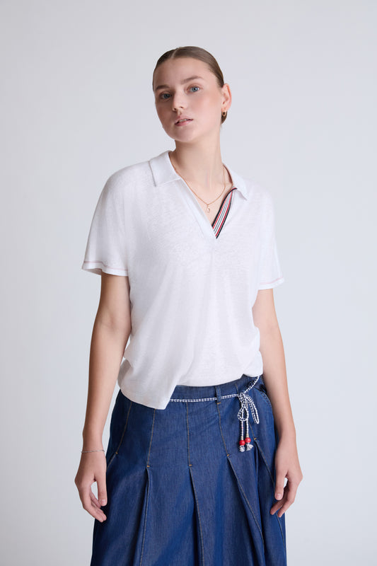 Polo-Shirt aus Viskose-Leinen mit kontrastiertem V-Ausschnitt