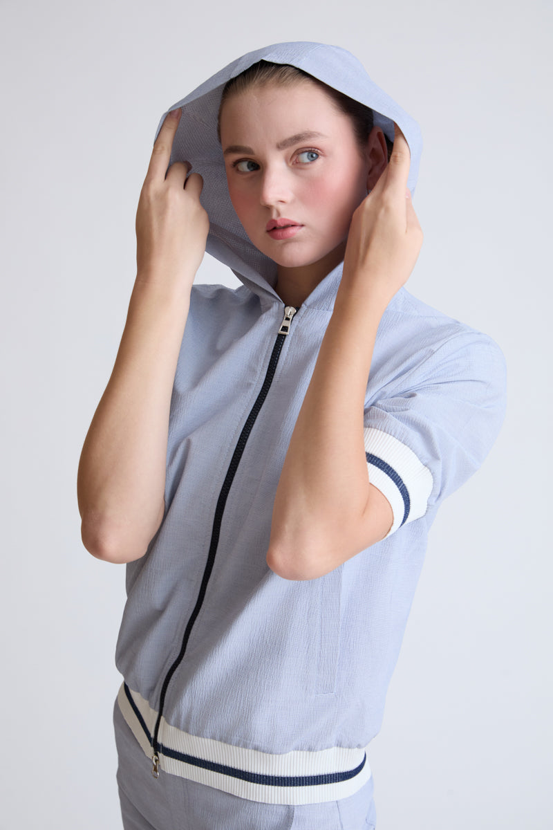 Hooded sweatshirt in cotton-polyester blend with 1/2-length sleeves