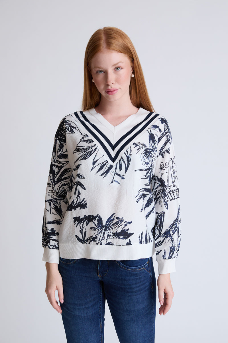 Elegant V-neck sweater in a viscose-polyamide blend