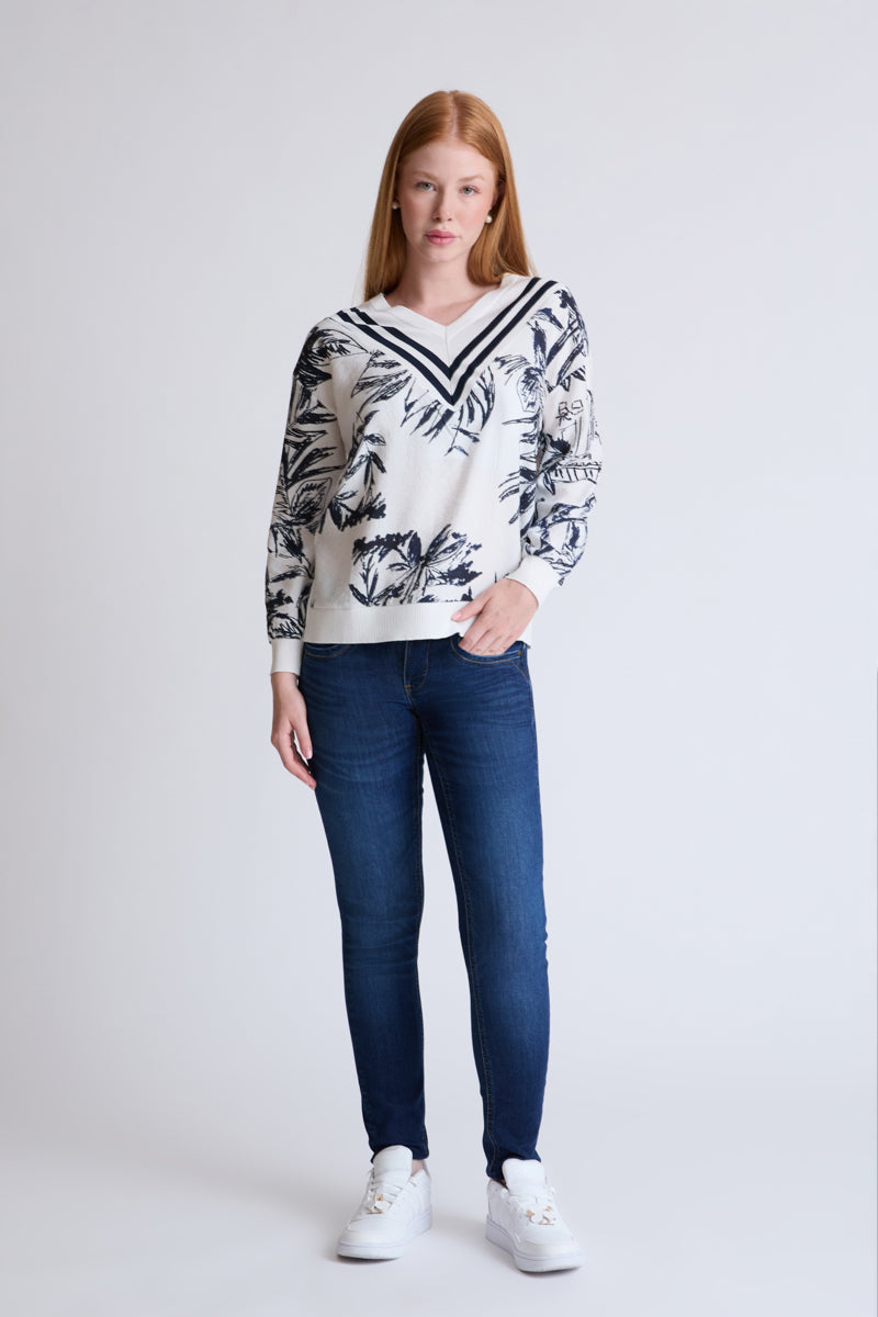 Elegant V-neck sweater in a viscose-polyamide blend
