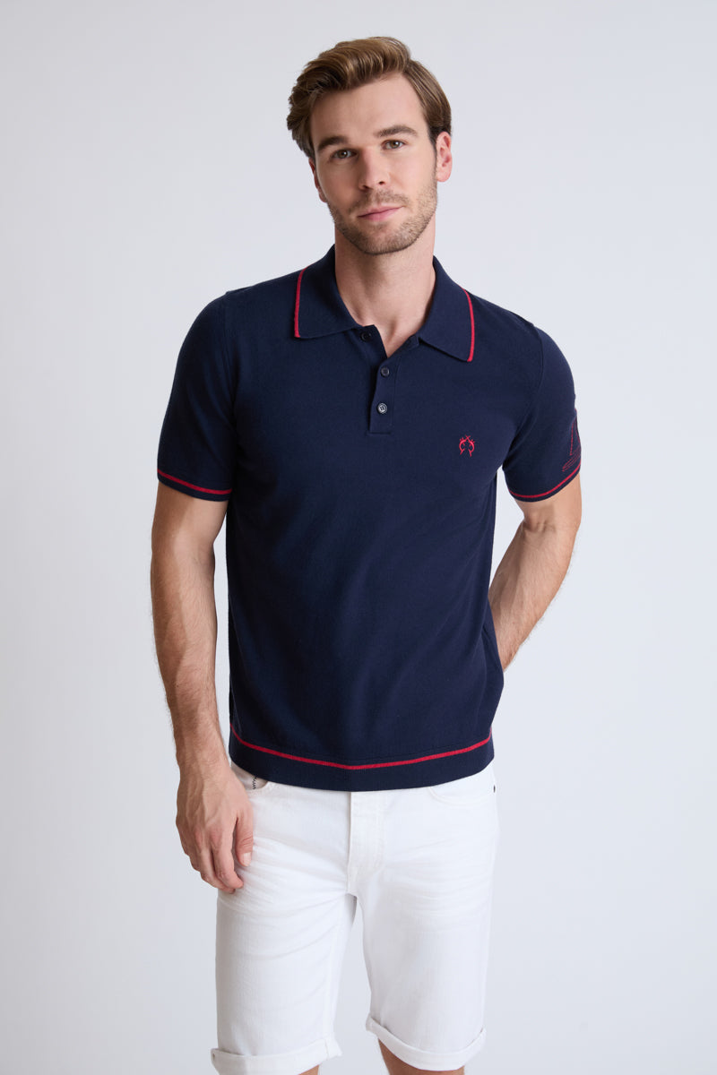 Polo-Shirt aus Viskose-Elasthan-Polyamid-Mix mit Kontrastdetails