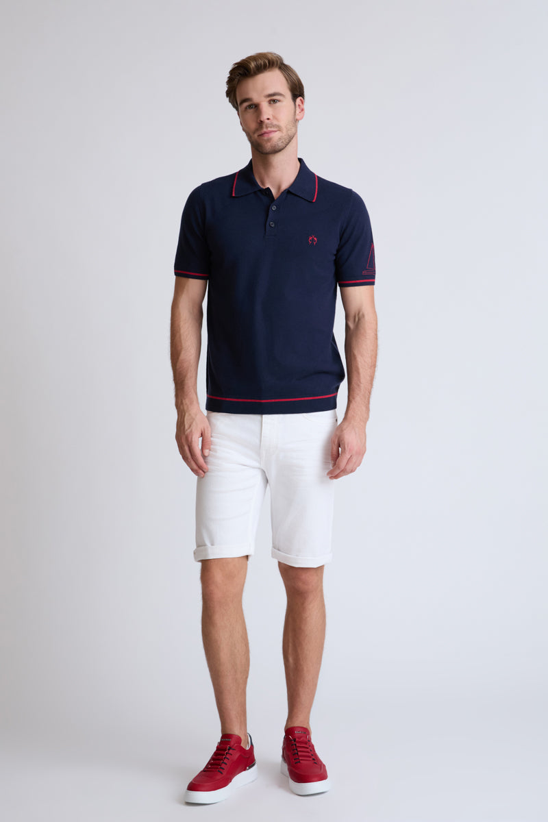 Polo-Shirt aus Viskose-Elasthan-Polyamid-Mix mit Kontrastdetails