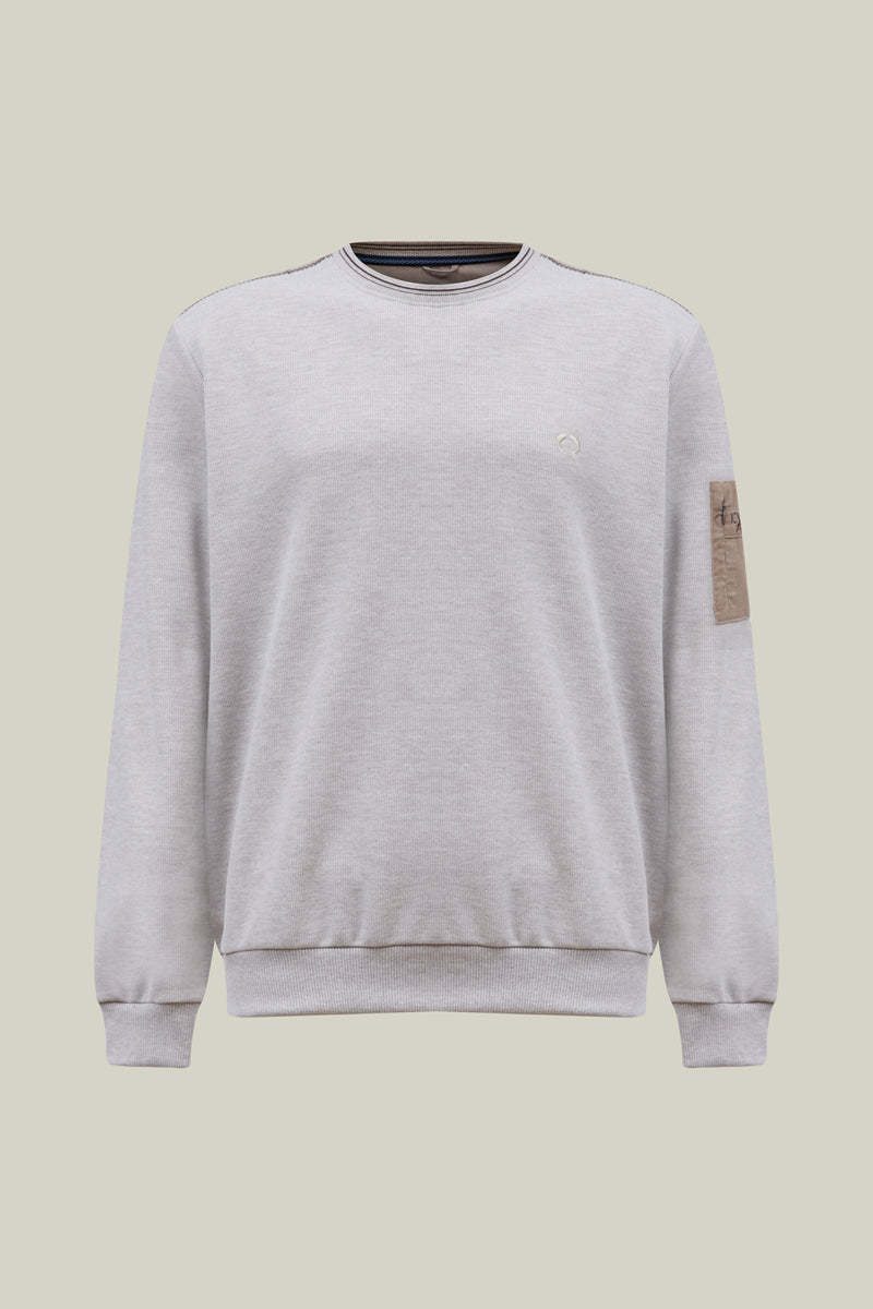 Herren-Sweatshirt – In markanter Selenik-Struktur mit Rundhals, Cord-Details und rmeltasche mit Stickerei.