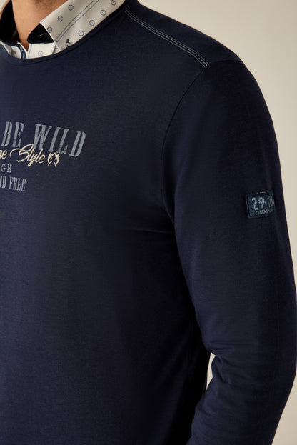 Herren Langarmshirt in Indigo mit Print „Born to be Wild“ – urban, frei, charakterstark