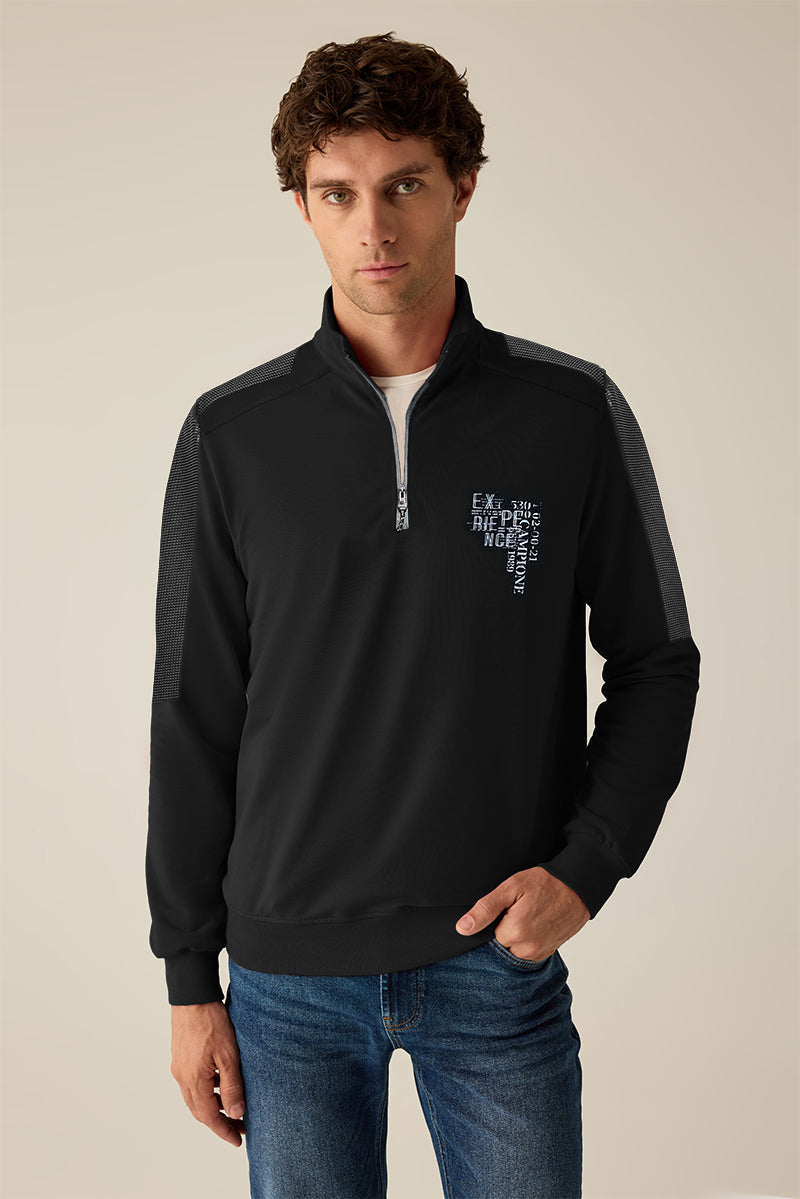 3095506_93000 Fermuarlı ve şeritli erkek sweatshirt.