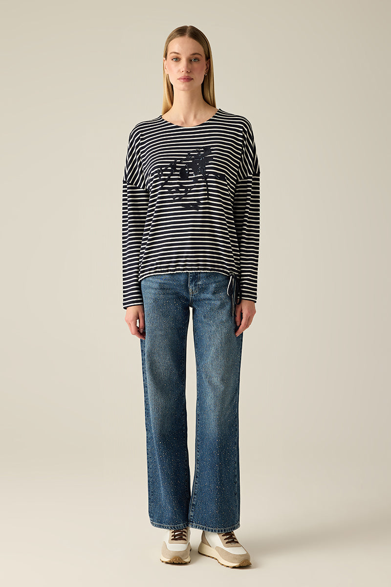 Navy-gestreiftes Ringelshirt mit Stickerei, überschnittenen Schultern & Kordelzugsaum.