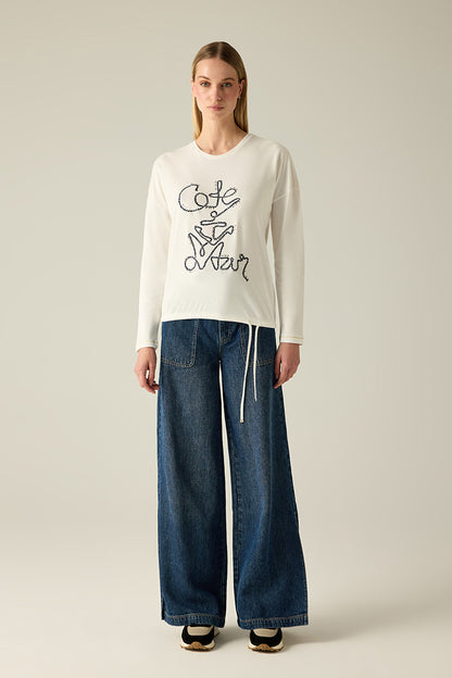 Clear, feminine round neck shirt with glitter stones.