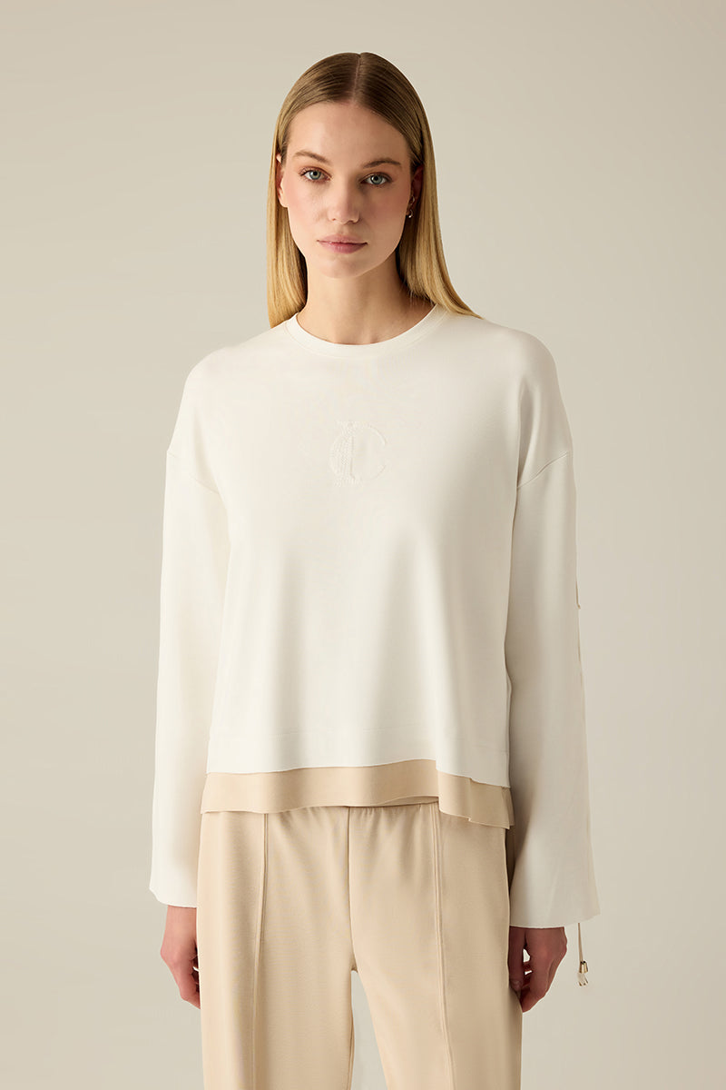 Sweatshirt with sleeve lacing.