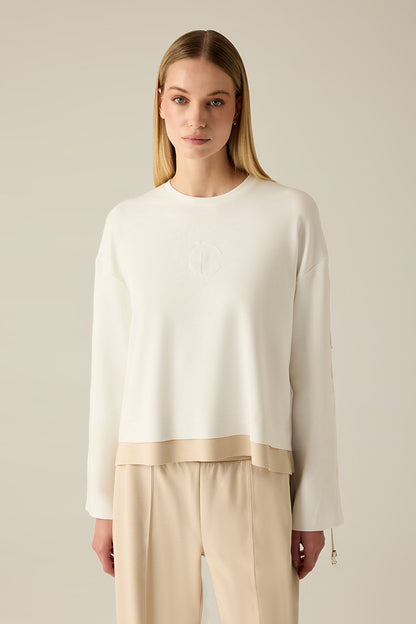 Sweatshirt with sleeve lacing.