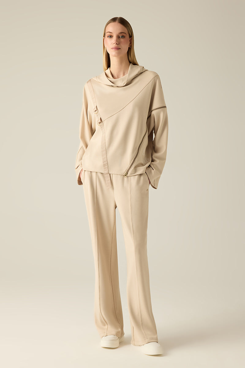 Wundersch nes Longsweatshirt mit Kapuze, Reißverschluss und Kordelzug. Der hochwertige Materialmix sorgt für angenehmen Tragekomfort und macht es zum idealen Begleiter für Alltag und Freizeit.