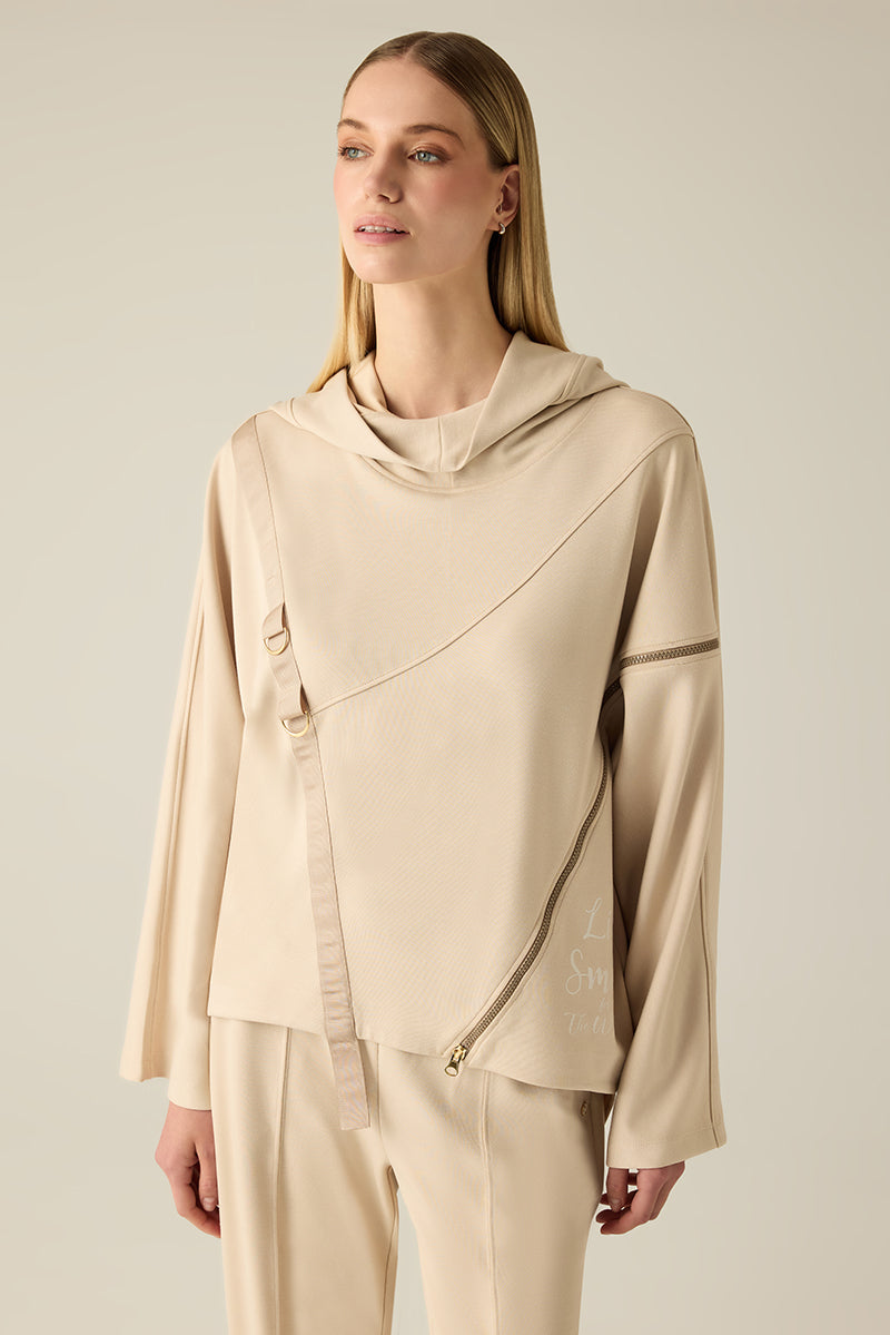Wundersch nes Longsweatshirt mit Kapuze, Reißverschluss und Kordelzug. Der hochwertige Materialmix sorgt für angenehmen Tragekomfort und macht es zum idealen Begleiter für Alltag und Freizeit.
