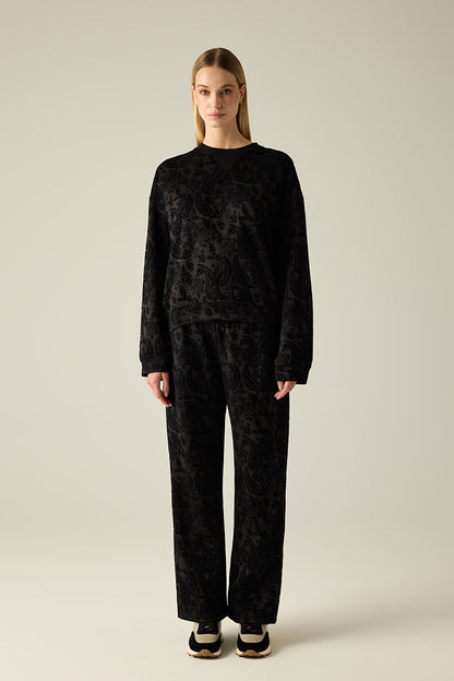 Round neck sweatshirt – elegant and modern