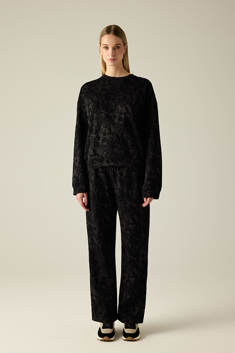 Exklusives Sweatshirt in Black Combi – Rundhals, Langarm, schwarz auf schwarz Samtdruck. Edel, elegant, vielseitig tragbar.