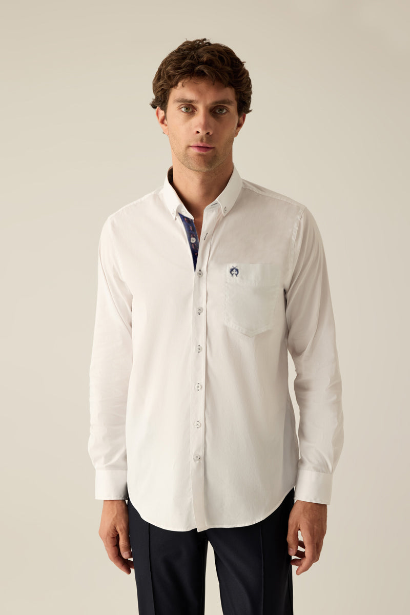 Button-Down-Hemd aus 100% Baumwolle – Oxford Premium-Qualität mit Kontrastdetails, in Regular und Modern Fit.