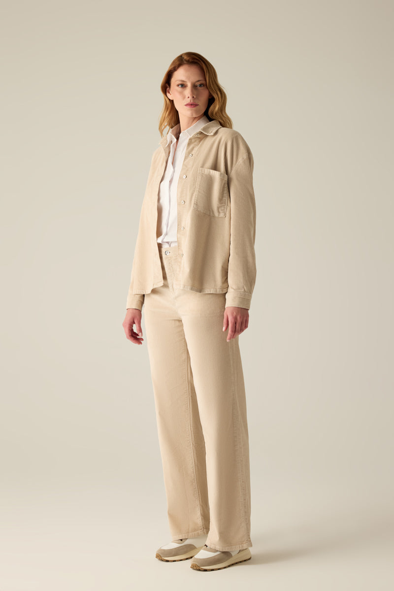Cordbluse im Nordic Style – als Bluse oder Overshirt tragbar. Premium-Qualität, markante Struktur, ideal für Büro, Alltag und Freizeit.
