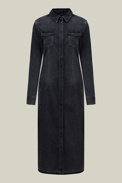 Denim dress with shirt collar.