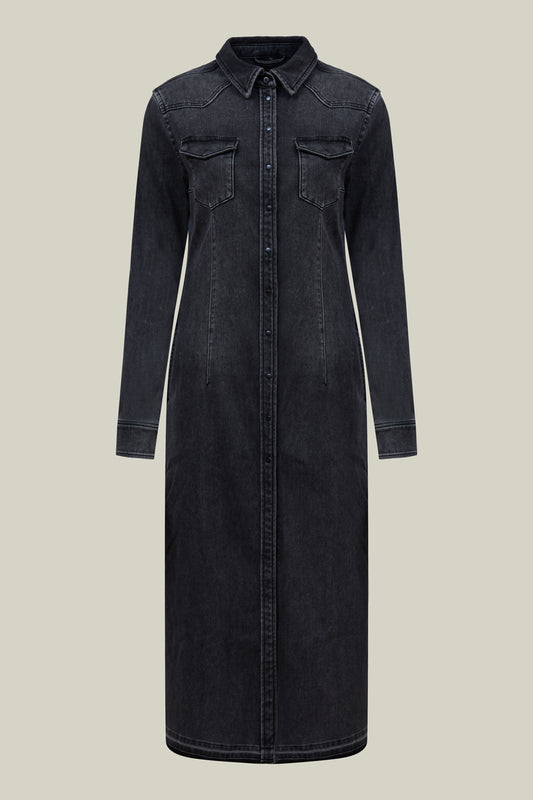 Denim dress with shirt collar.