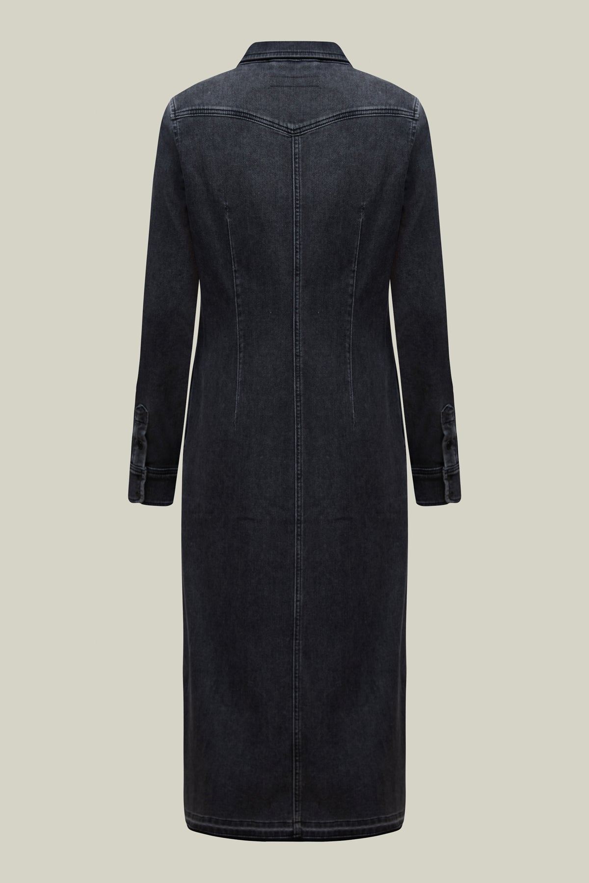 Schwarzes Premium-Jeanskleid mit Hemdkragen, langen rmeln und durchgehender Knopfleiste. Als Kleid oder Mantel tragbar – edel, modern, glamour s