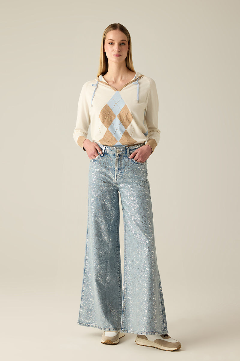 Premium Light Blue Denim Hose in Gaucho-Form mit Glitter-Finish. Elegant, sportlich & vielseitig – ein exklusives Highlight für jeden Anlass.