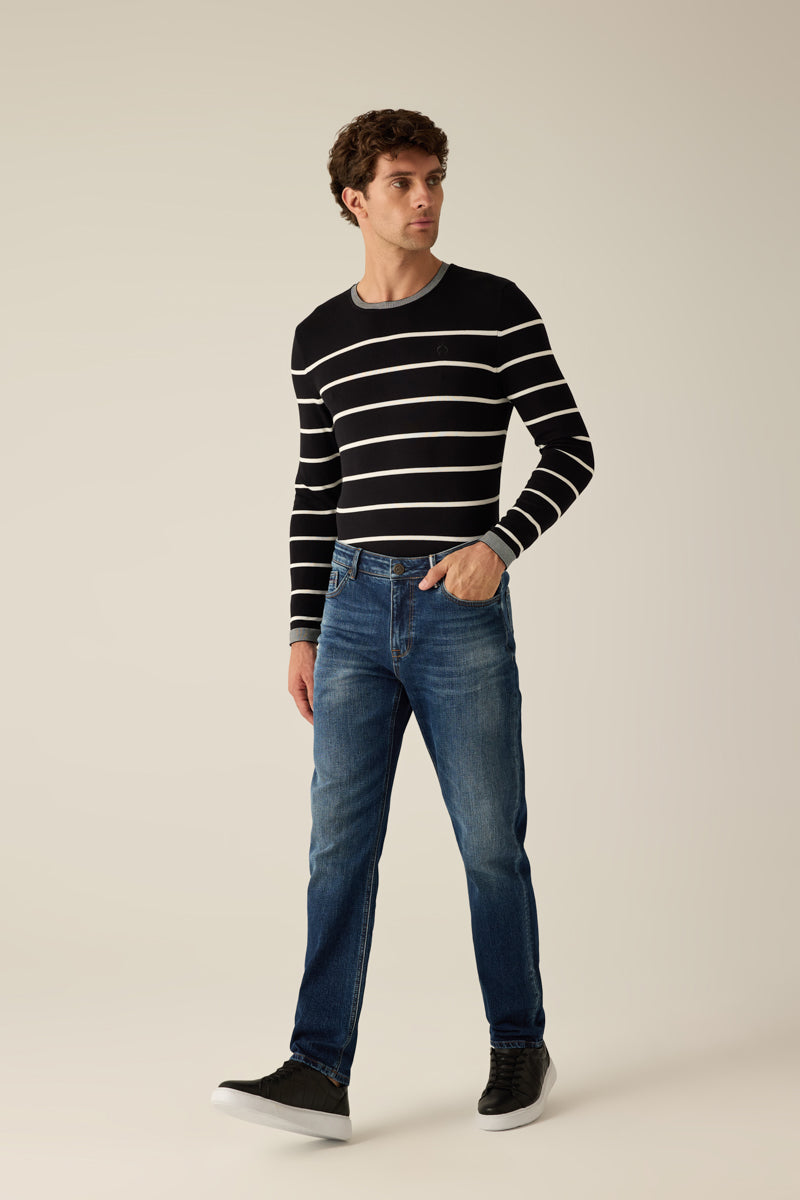 5-Pocket-Jeans in Denim-Blau mit authentischer Waschung, 1% Elasthan und krempelbarem Bein.