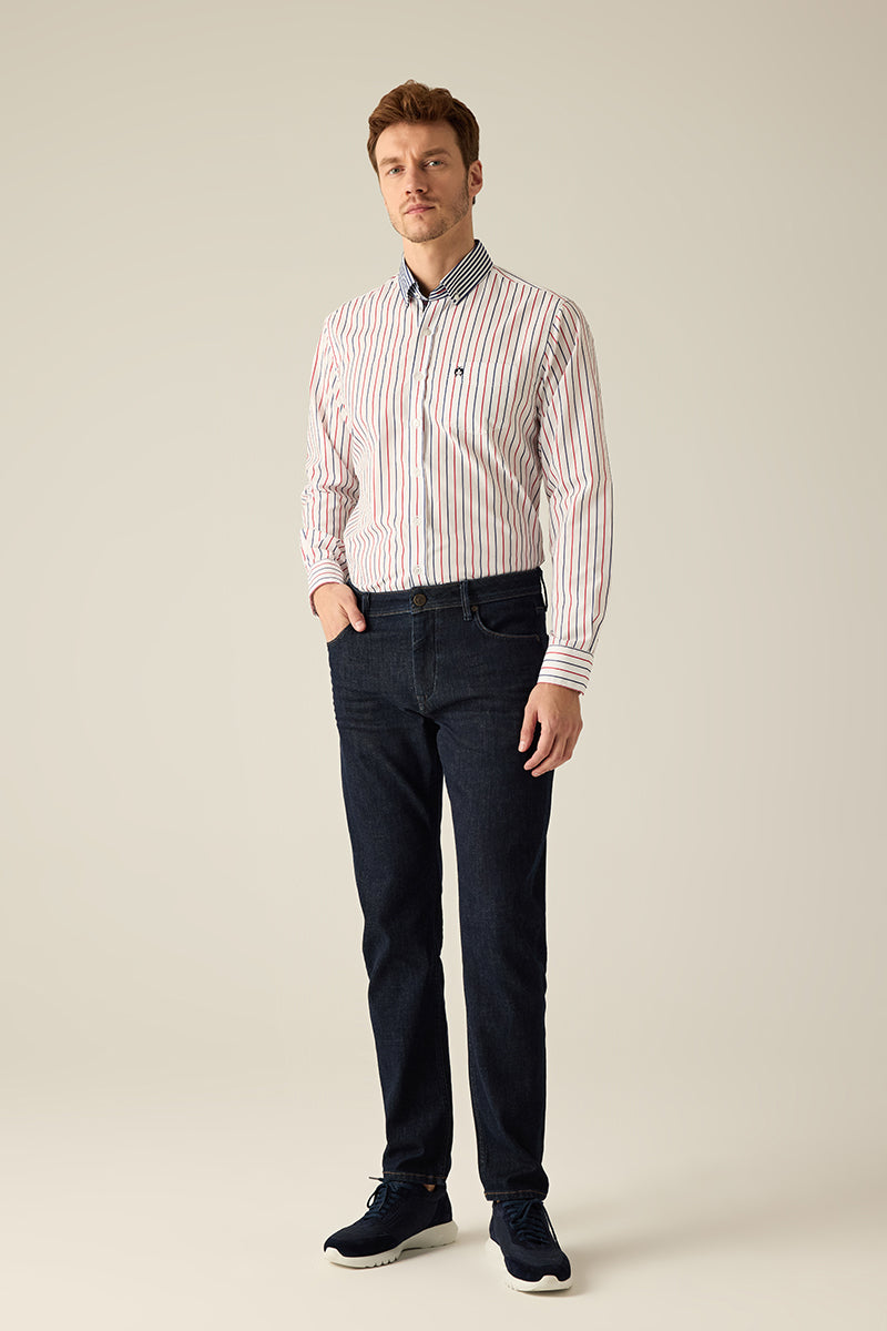5-Pocket-Hose in Midnight Blue im klassischen Stil – elegant, vielseitig und maskulin.