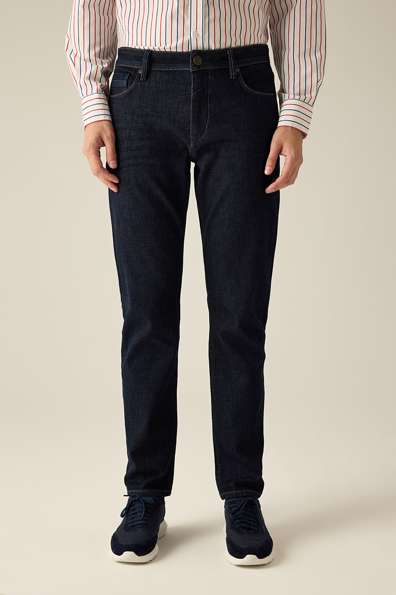 5-Pocket-Hose in Midnight Blue im klassischen Stil – elegant, vielseitig und maskulin.