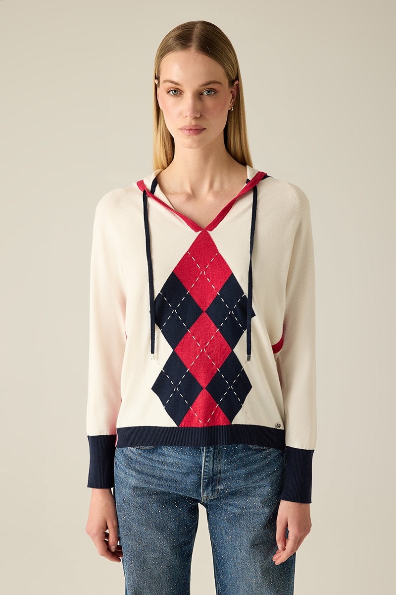 Premium-Strick-Kapuzenpullover in Cotton Combi mit Argyle-Muster. Farblich abgesetzte Bündchen, hochwertig, elegant & vielseitig tragbar.
