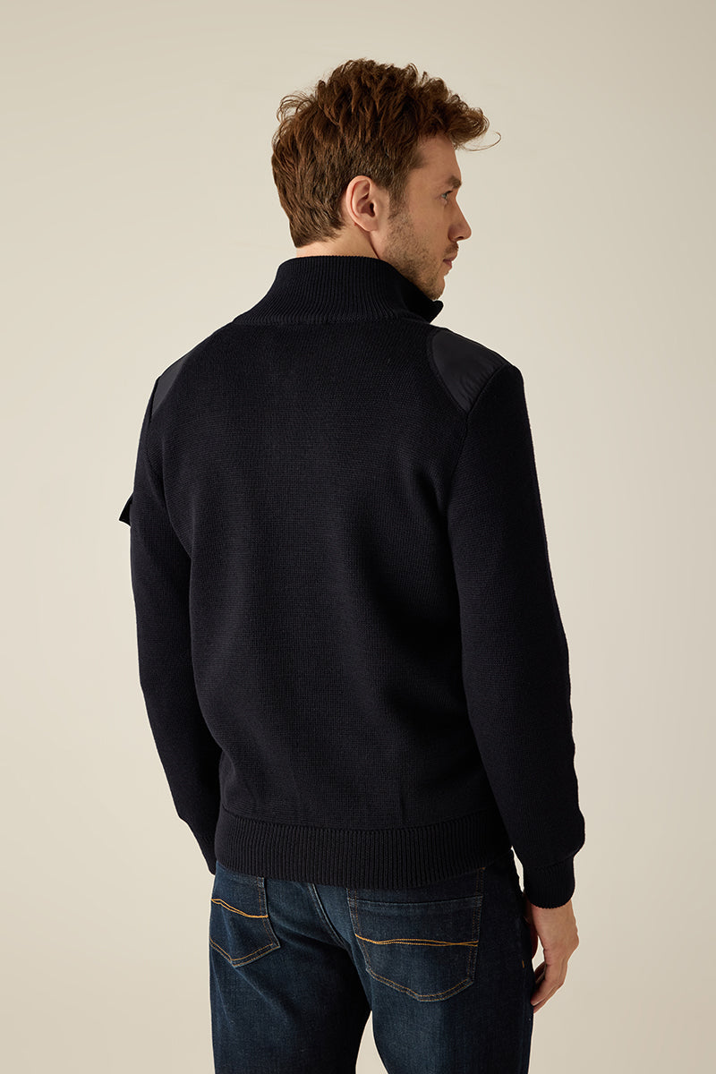 Herren Pullover Modern Fit – Black Strick mit Schulterdetails