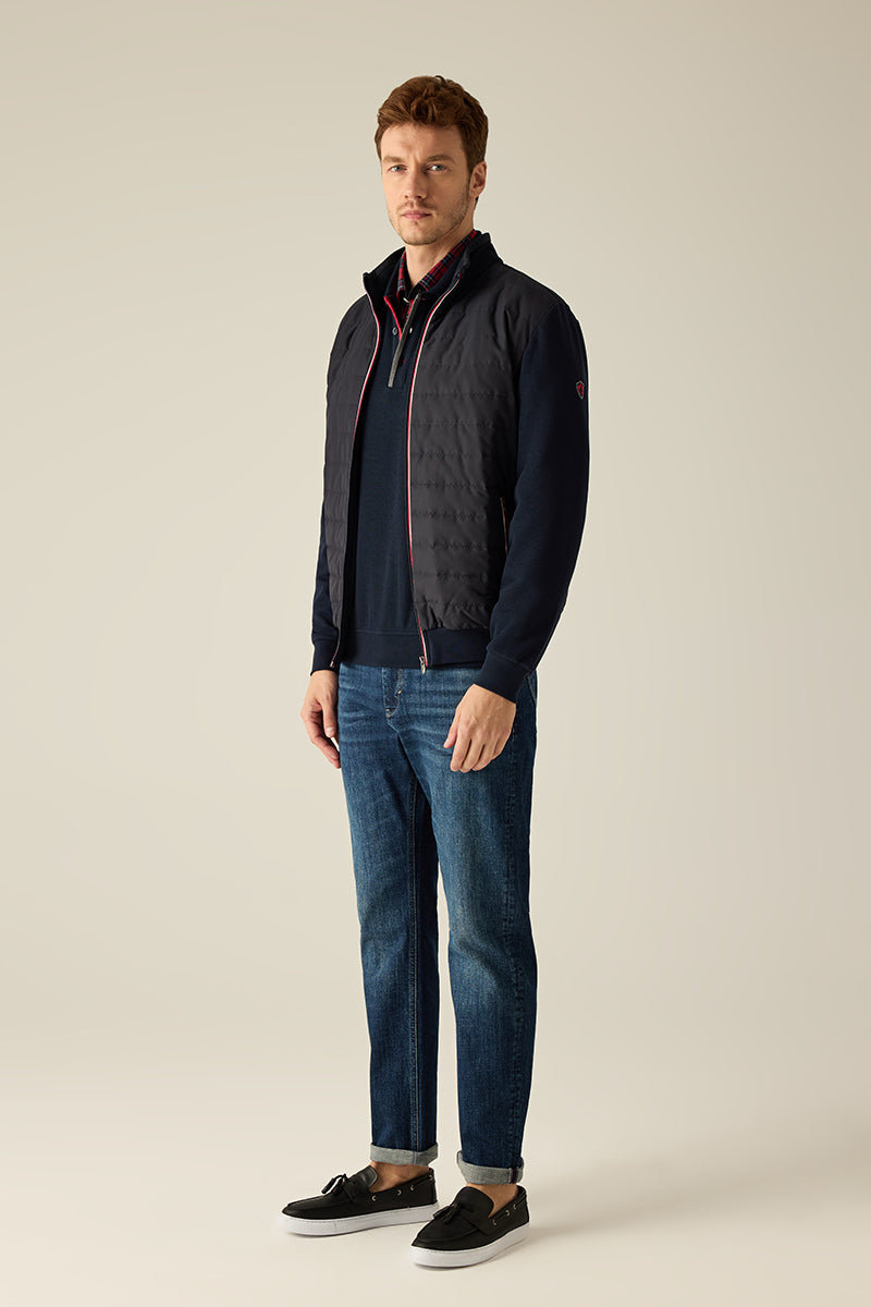 Sweatshirt-Jacke mit Steppungen, Kontrast-Piping & seitlichen Taschen – sportiv & edel.