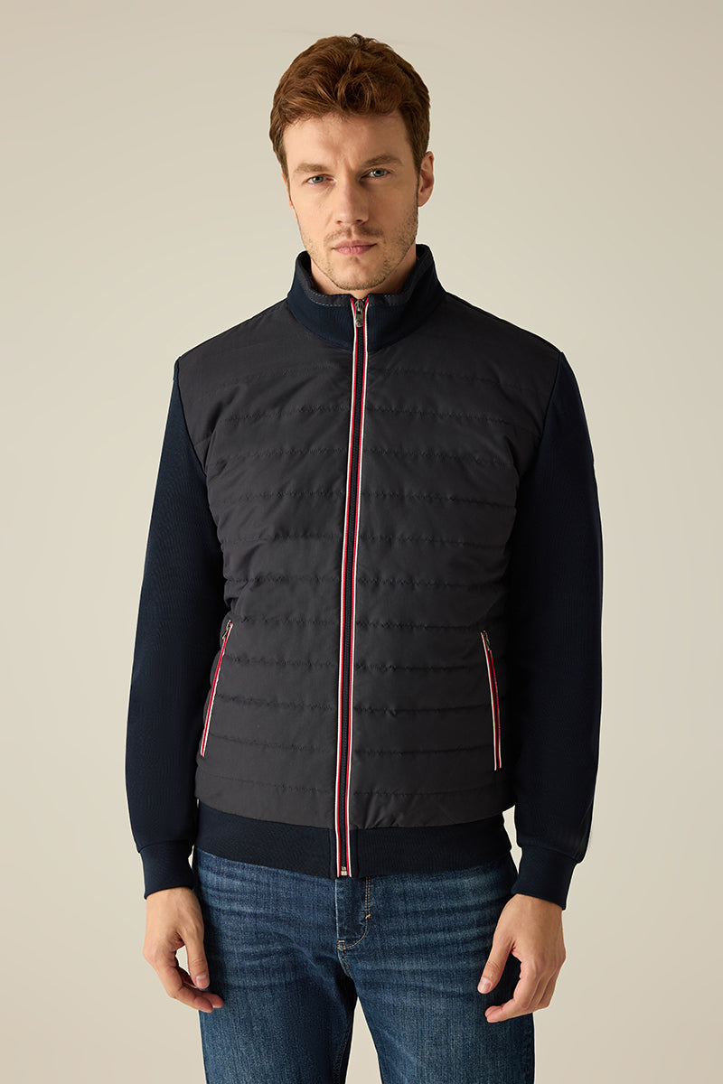Sweatshirt-Jacke mit Steppungen, Kontrast-Piping & seitlichen Taschen – sportiv & edel.