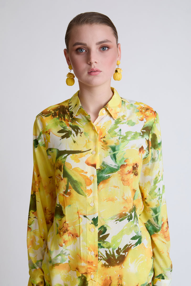 Blouse with floral print and classic shirt collar (long sleeves)
