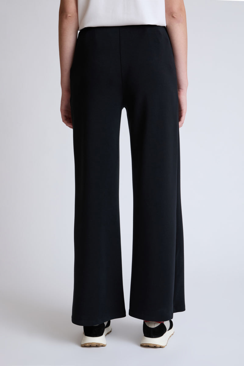 Sweatpants in a modal-polyester blend with contrast detail