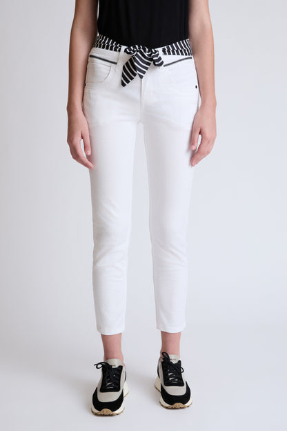 Skinny‑Jeans aus Baumwoll‑Mix mit Stickerei und Bindegürtel
