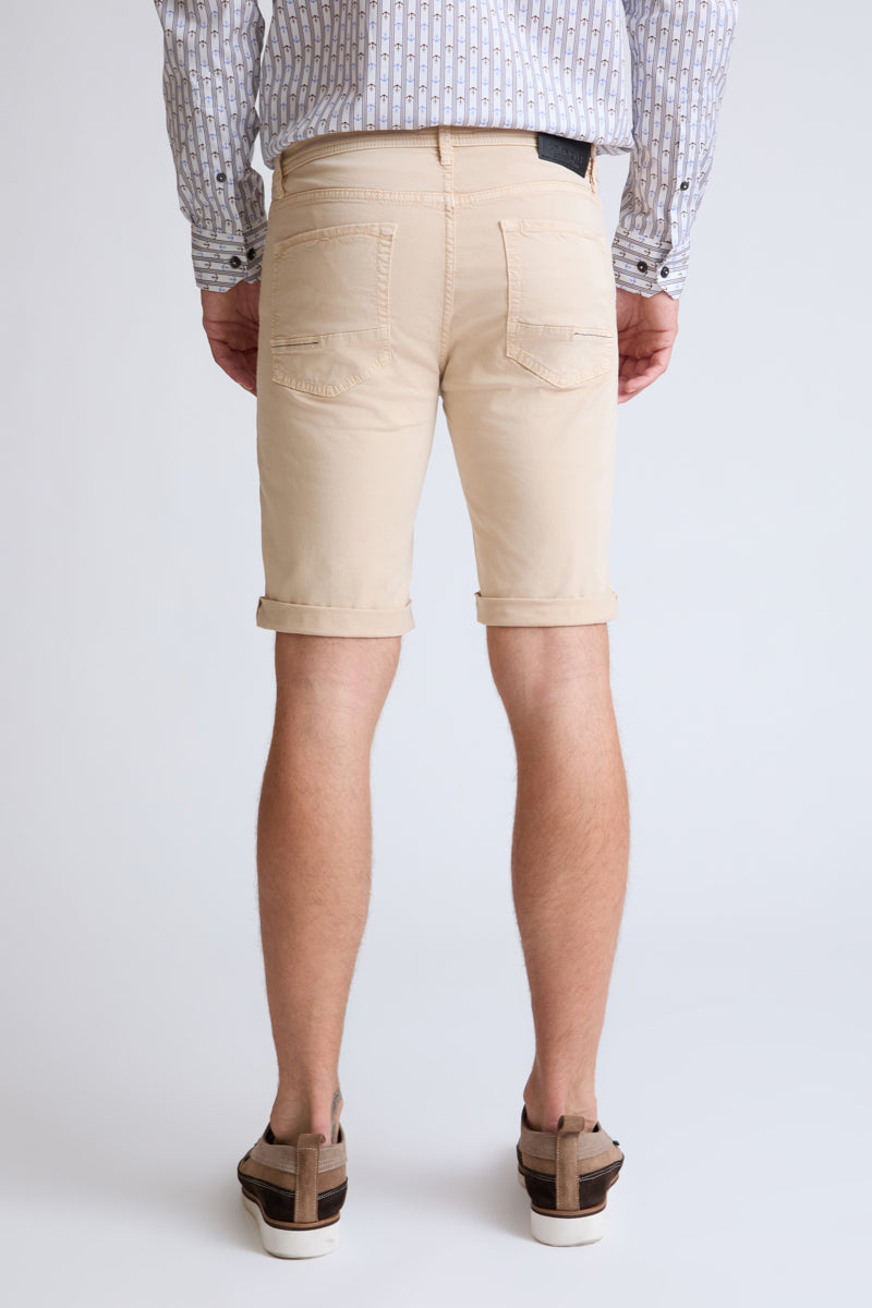 Bermuda mit lässigem Umschlagsaum – sand #Farbe_sand