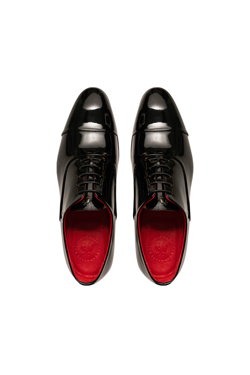 Elegante Lack-Oxford aus Leder, 75% handgefertigt, in Schwarz-Rot oder Dark Green.