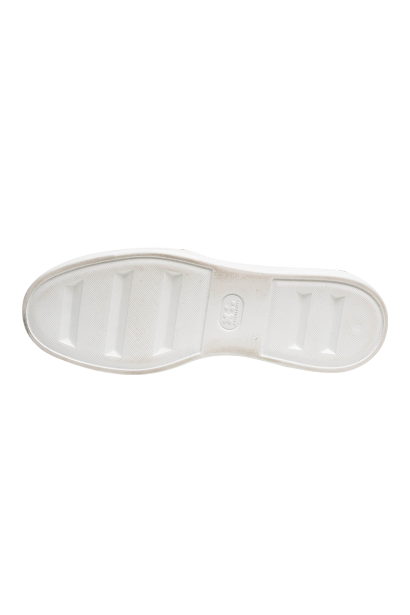 Sneaker aus Leder mit verdeckter Schnürung.