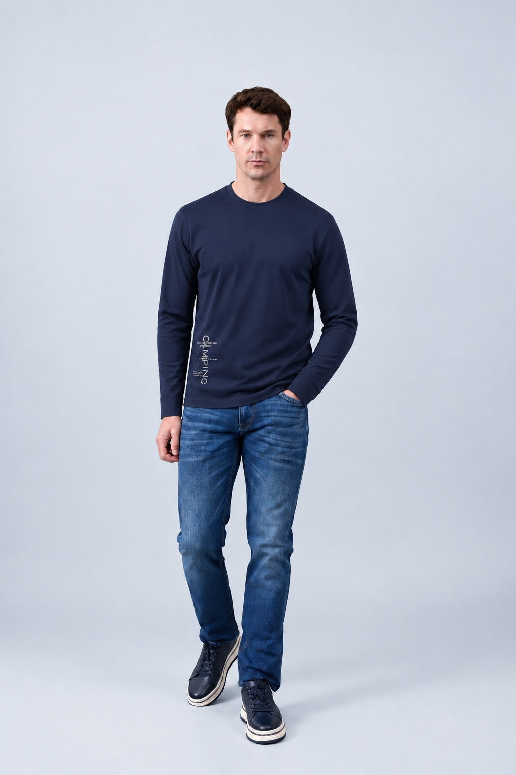 Langarm‑T‑Shirt aus Modal‑Baumwoll‑Mix mit Statement‑Print in navy