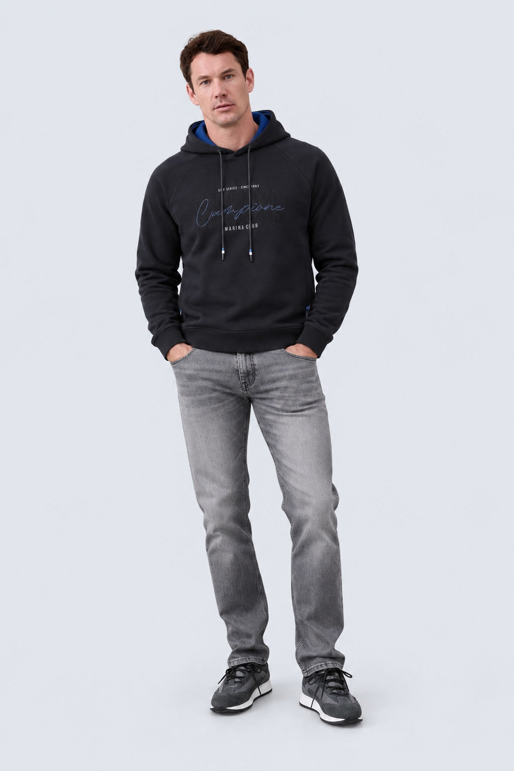 Hoodie aus Baumwoll‑Mix mit Logo‑Stickerei in black