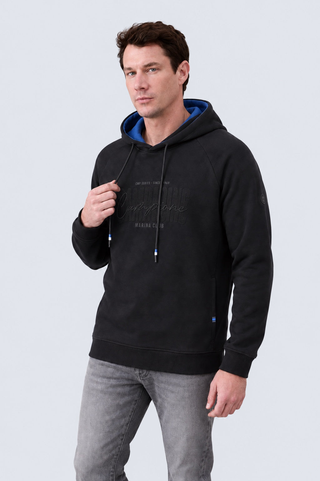 Hoodie aus Baumwoll‑Mix mit Logo‑Stickerei in black, Ansicht 2
