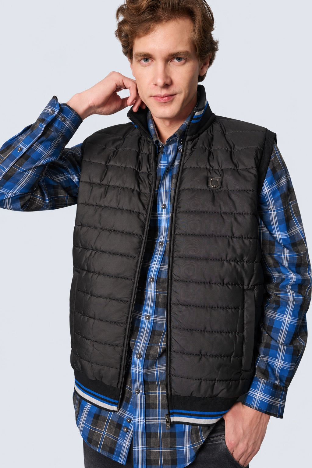 Steppweste aus Polyester mit Stehkragen und Kontrastdetails in black, Ansicht 2