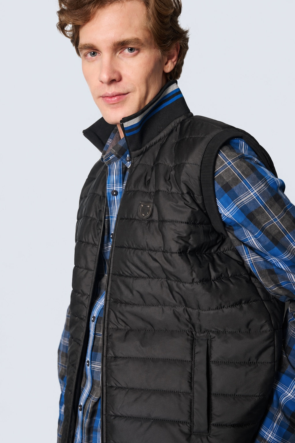 Steppweste aus Polyester mit Stehkragen und Kontrastdetails in black, Ansicht 3
