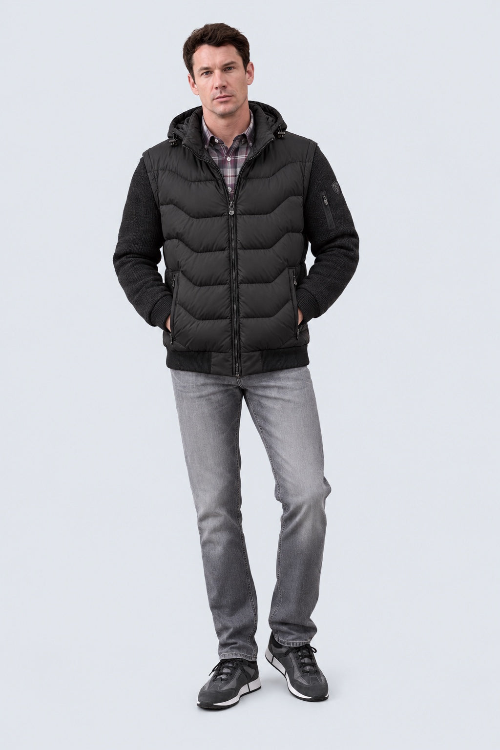 Jacke mit abnehmbaren Ärmeln und Kapuze in Steppoptik in black
