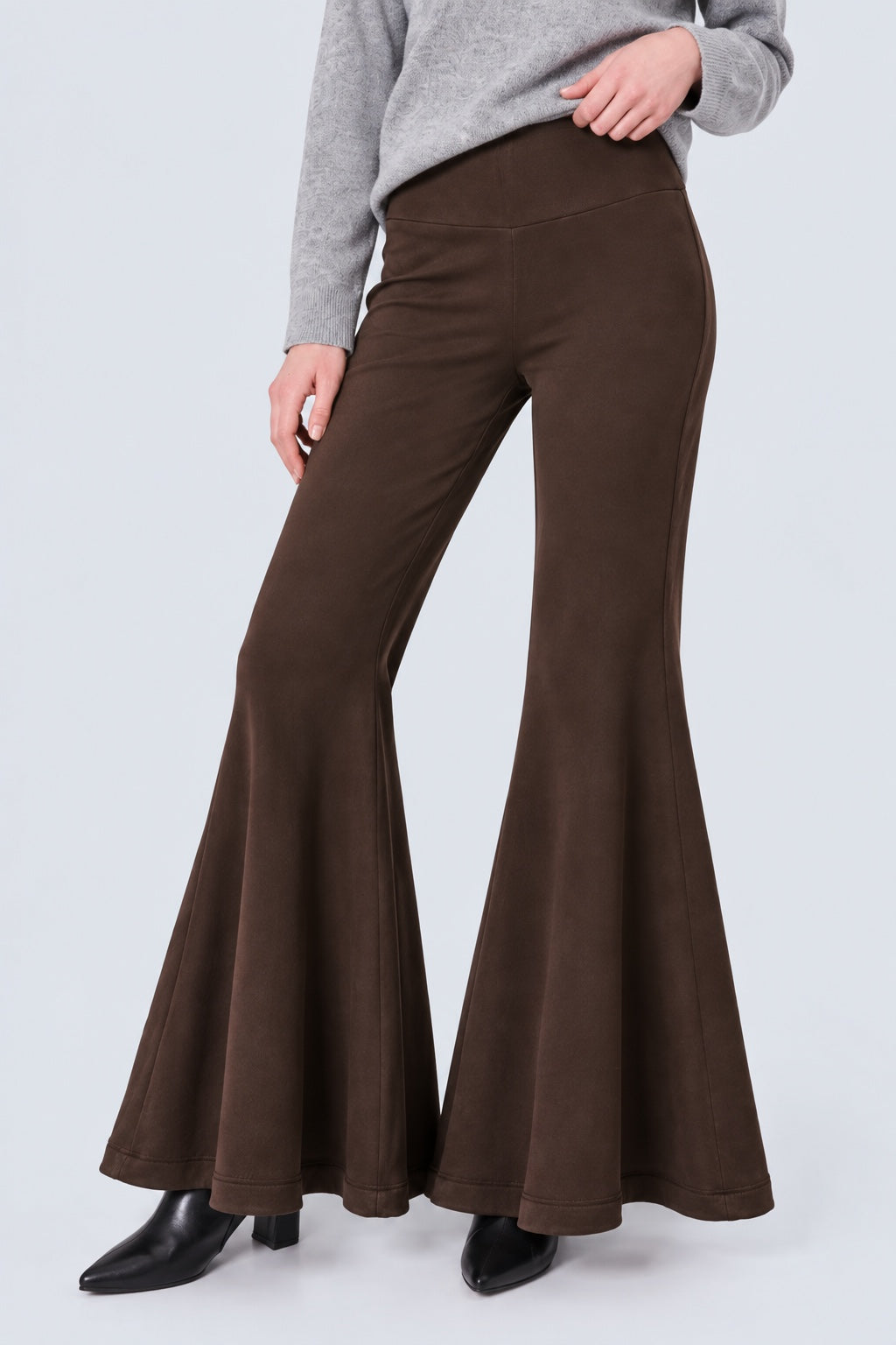 Sweat‑Hose aus Viskose‑Elasthan mit weitem Bein in brown, Ansicht 3