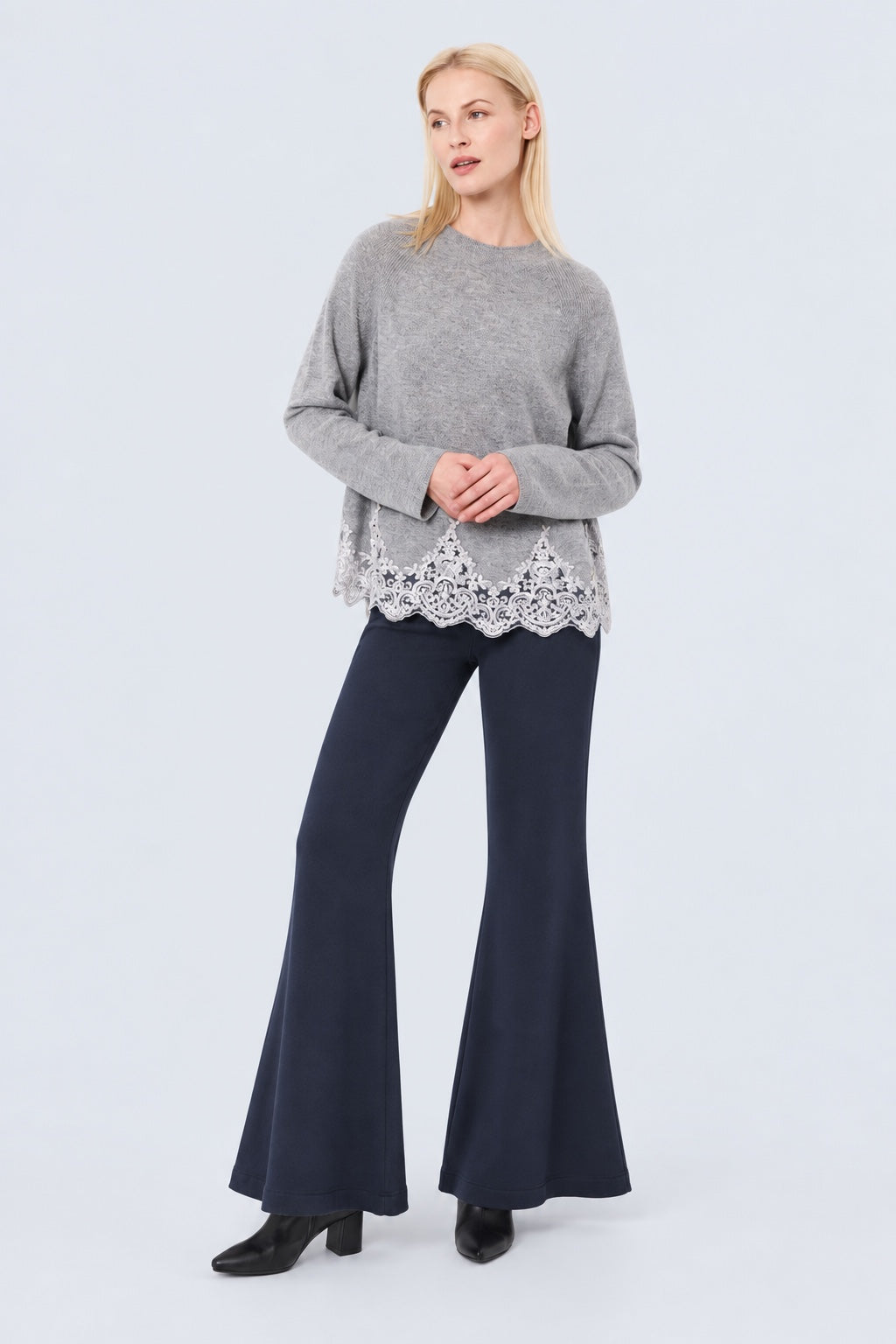 Sweat‑Hose aus Viskose‑Elasthan mit weitem Bein in navy