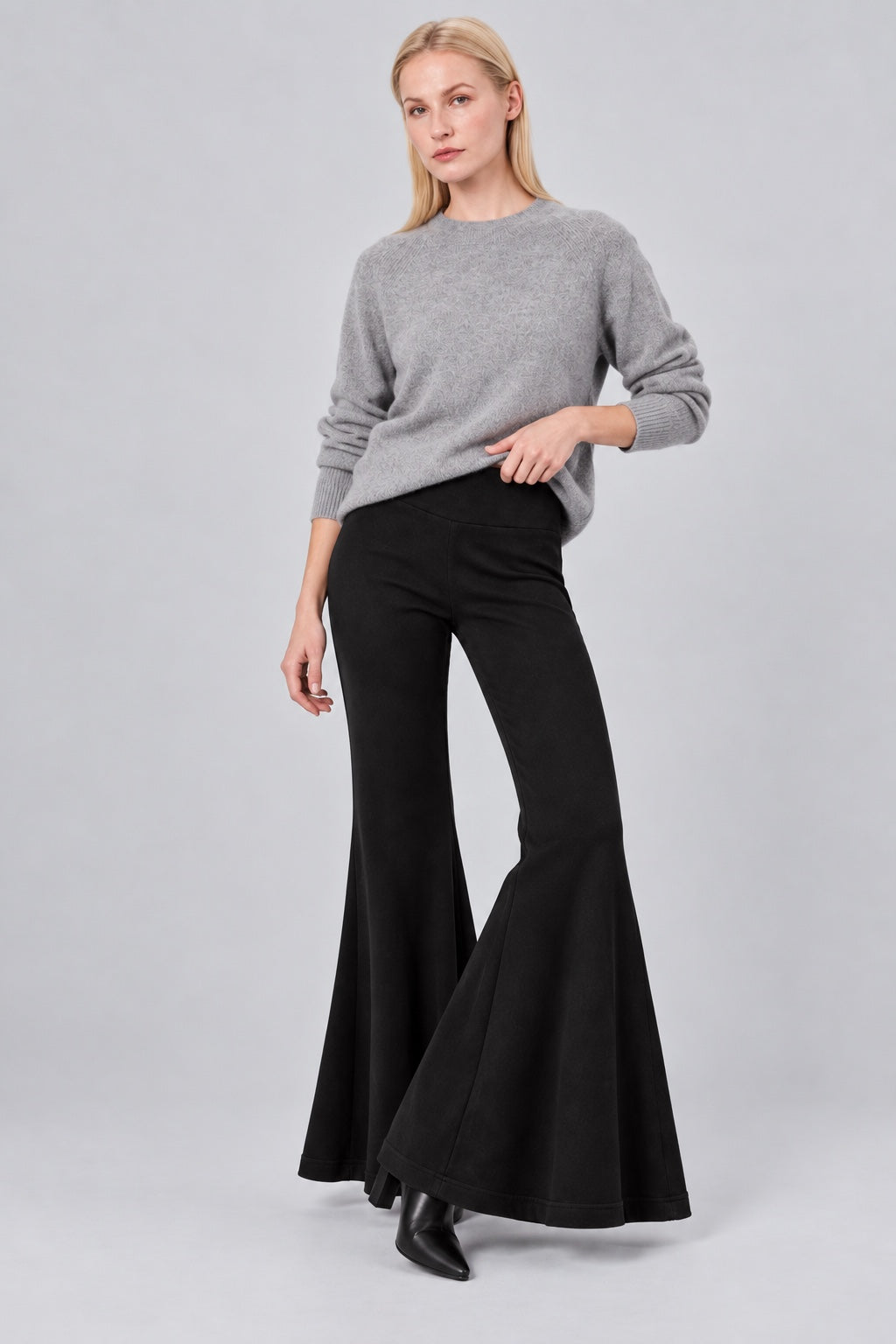 Sweat‑Hose aus Viskose‑Elasthan mit weitem Bein in black, Ansicht 3