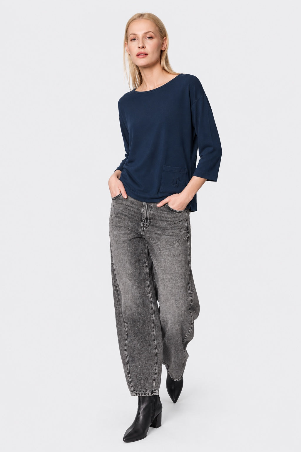 T‑Shirt aus Baumwoll‑Elasthan mit 3/4‑Arm und Logo‑Detail in navy, Ansicht 2