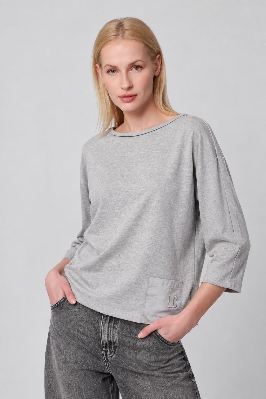 T‑Shirt aus Baumwoll‑Elasthan mit 3/4‑Arm und Logo‑Detail in grey mel, Ansicht 3